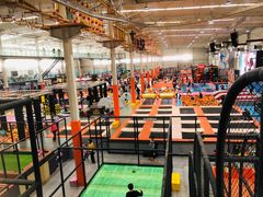 -嘿哟动霸CHUA·新潮玩运动娱乐中心·蹦床滑冰团建乐园