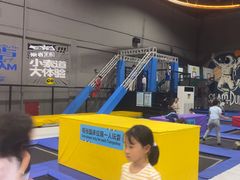 -超时空蹦床团建·VR潮玩运动娱乐·生日派对游乐园(金桥店)