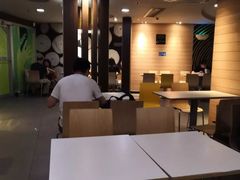 大堂-麦当劳(中山公园龙之梦店)