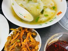 大馅馄饨-小胖包子王(定安路店)