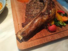 炭烤澳洲谷饲战斧牛排-芳草地西式融合餐厅(回龙窝店)