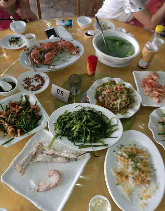 小眼镜海鲜大排档-"老板基本上不坑爹,做得菜基本上能全部吃光.