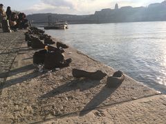 -多瑙河畔鞋履雕塑