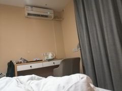 -7天连锁酒店(上海徐家汇龙华路地铁站店)