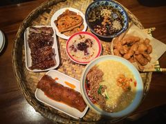 -爆炸头阿姨小四川正宗川味小吃(无任何分店)