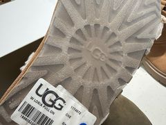 -UGG(燕莎奥特莱斯购物中心店)