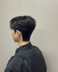 -一家只做男发烫染的店