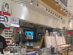 -美式眼镜·授权蔡司.依视路.尼康.豪雅.明月(人民广场店)