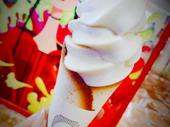 特浓牛乳王脆筒-喜茶(上海正大广场店)