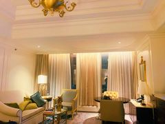 沙发很软-广州富力丽思卡尔顿酒店