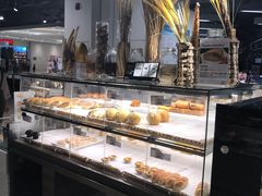 面包甜点陈列柜-欧式面包坊(青岛万象城店)