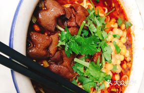 Fatty Intestine and Beef Noodles (Medium Bowl)