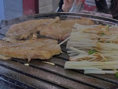 招牌酸菜猪五花肉-北京小炮儿炙子烤肉·铜锅涮肉(珠江路店)