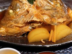 煮立鱼头-小山日本料理(兴业太古汇店)