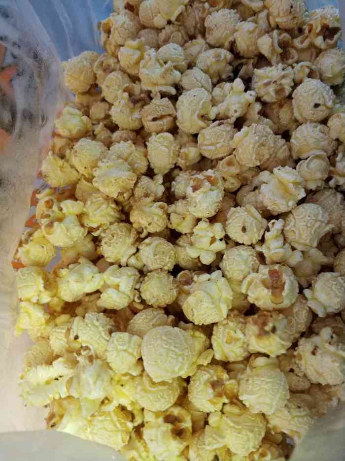 打分 大爆米花很好吃,性价比很高,一份满满一大袋!好评!