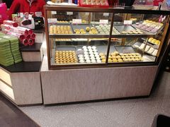 面包甜点陈列柜-嘉华鲜花饼·现烤(昆明老街店)