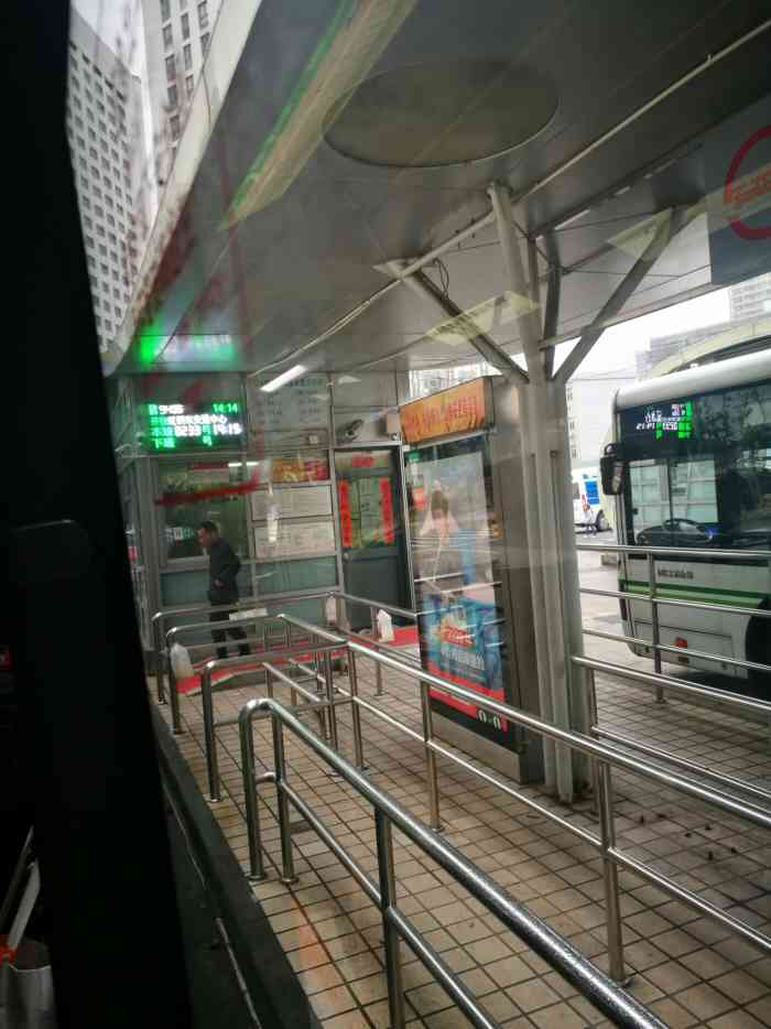 公交车(941路跨线定班)-"卖票员阿姨的态度有好有坏啊 车子一般都.