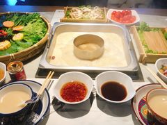 -尚尚仙·酸汤猪手·猪肚鸡火锅(华联万柳购物中心店)