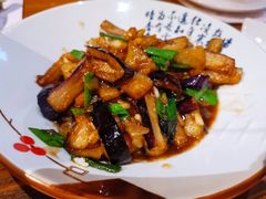 茄子-胡桃里音乐餐厅(陶溪川店)(川湘赣菜·世界百大酒庄直供红酒·音乐表演)