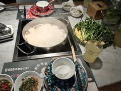 -尚尚仙·酸汤猪手·猪肚鸡火锅(华联万柳购物中心店)