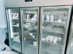 面包甜点陈列柜-白色日记·手作酸奶(麦凯乐店)