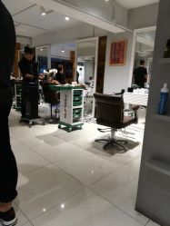 大厅-苏豪路易士·嘉玛发廊