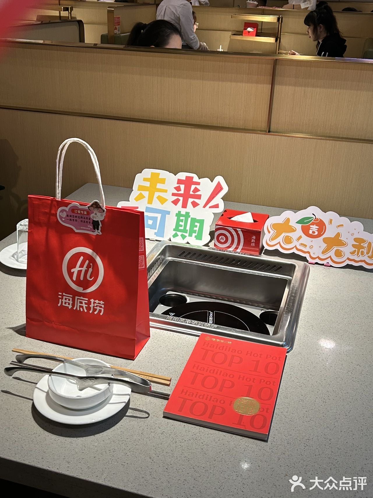 家人们！这…在海底捞过纪念日给唱生日歌🥹
