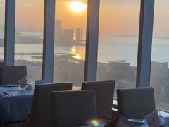 -黄金海景西餐厅·三文鱼·牛扒云顶旋转自助餐