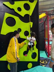 -趣玩空间蹦床乐园(临平旗舰店)