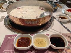 -洪氏嗨捞·广东猪肚鸡·椰子鸡火锅(西咸万象城店)