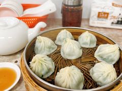 荠菜鲜肉小笼包-曼曼汤包(建国西路店)