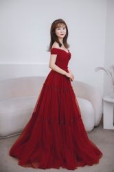 -洋洋婚纱品牌集合店