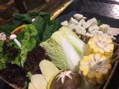 -洪氏嗨捞·广东猪肚鸡·椰子鸡火锅(西咸万象城店)