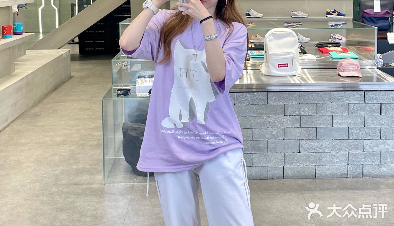 夏日撞色穿搭|超出片的潮流品牌coffee集合店