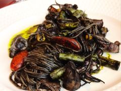 墨鱼意大利面-香格里拉鱼跃地中海西餐厅·牛排披萨