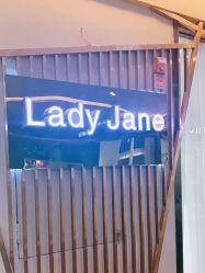 -Lady  Jane高端婚纱礼服馆