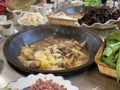 -粘豆包柴火铁锅炖