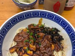 蛤蜊猪肝拌面+虎皮蛋-沪西老弄堂面馆(定西路店)