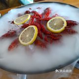 中午的朱小乐龙虾