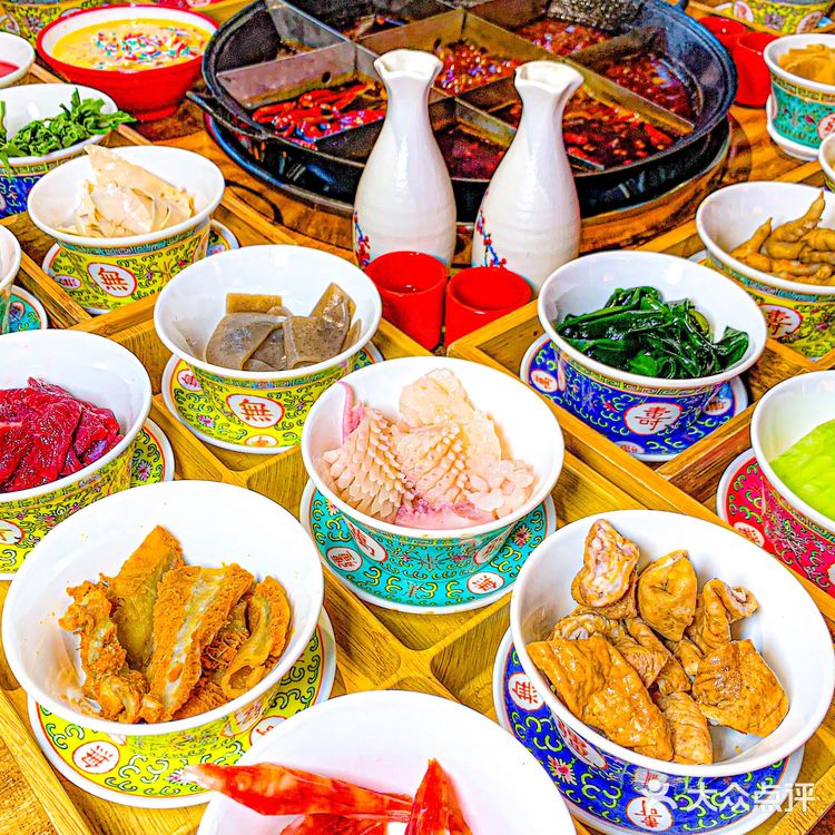 重庆居民楼下的九宫格火锅🔥 288吃48个菜