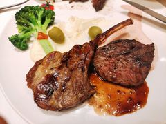 碳烤羊排配牛排-WOLFGANG PUCK KITCHEN & BAR(迪士尼小镇店)