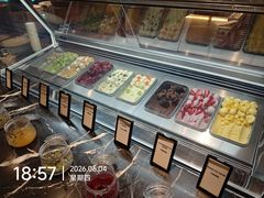 -广州万富希尔顿酒店·感趣自助餐厅·金秋蟹宴生蚝海鲜刺身