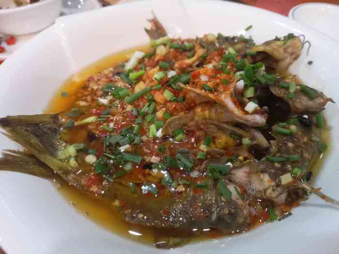 饭店名叫江小鱼,从小到大我就很喜欢吃鱼,鱼的