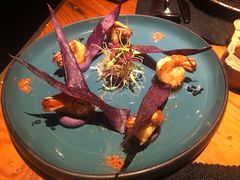 煎虾配紫薯泥薯片及姜味柠檬汁-AZUL by FUEL蓝色·法式酒馆(琶醍店)