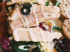 主厨凯撒鸡肉沙拉配全麦面包-ZING COFFEE 镜咖啡