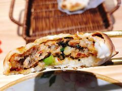 梅干菜鲜肉小烤饼-爬山街·衢州烤饼小卖铺(高新万达店)