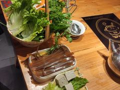 -野山舂·贵州现舂酸汤火锅(鸿通城店)