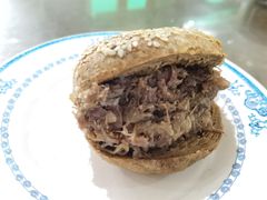 烧饼夹烧牛羊肉-老爆肚满五香烧牛羊肉