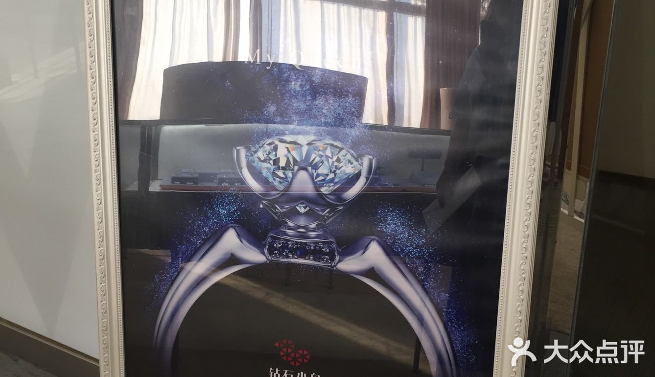 装的非常精致 简洁 接待的工作人员都挺耐心 细致的