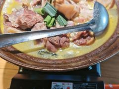 -帅巴人舅母子腊蹄民俗村